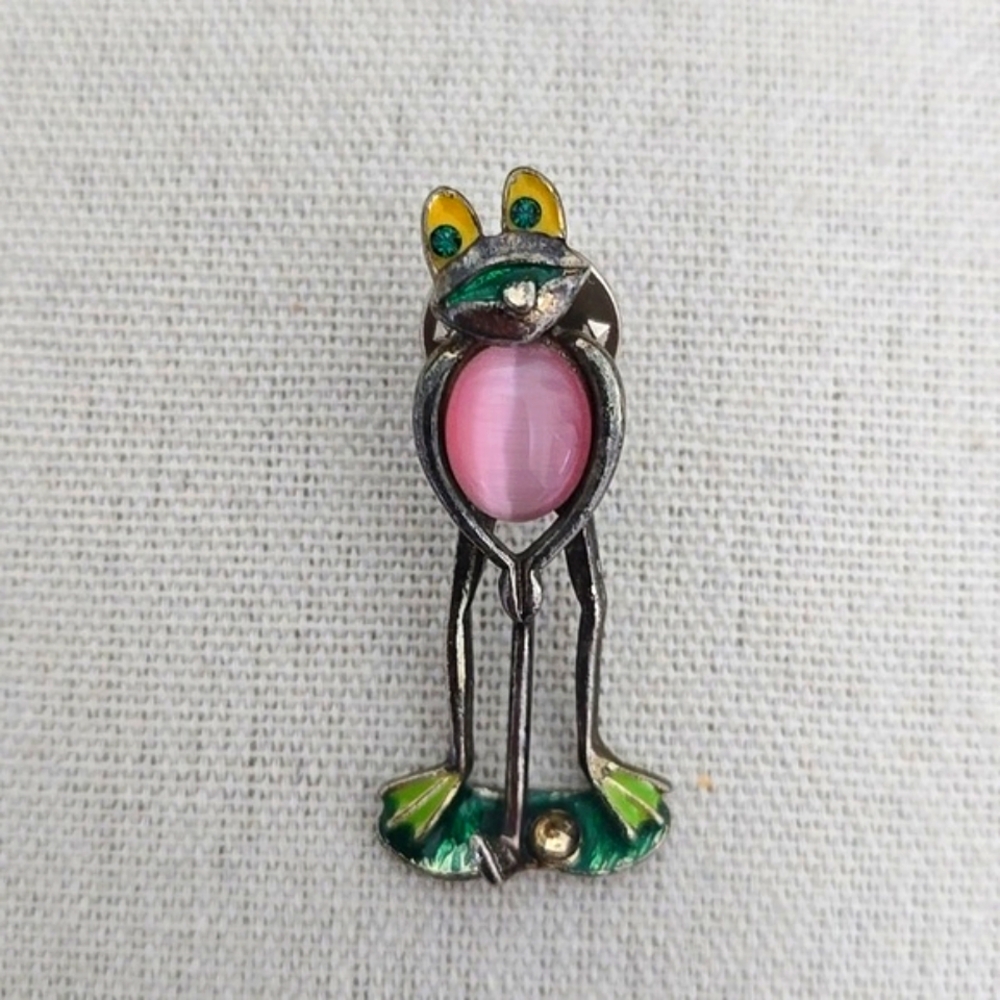 Lady Frog Golfer Lapel Pin